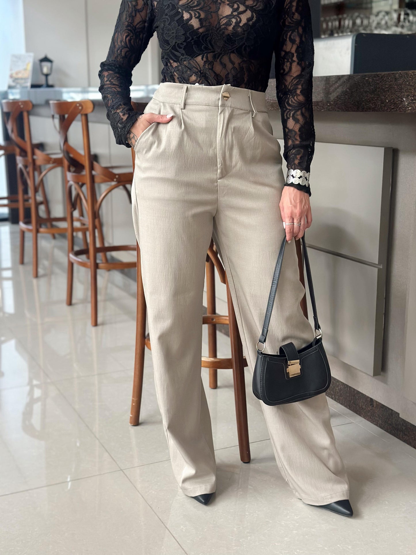 Calça Feminina de Alfaiataria Ekoa com Caimento Elegante