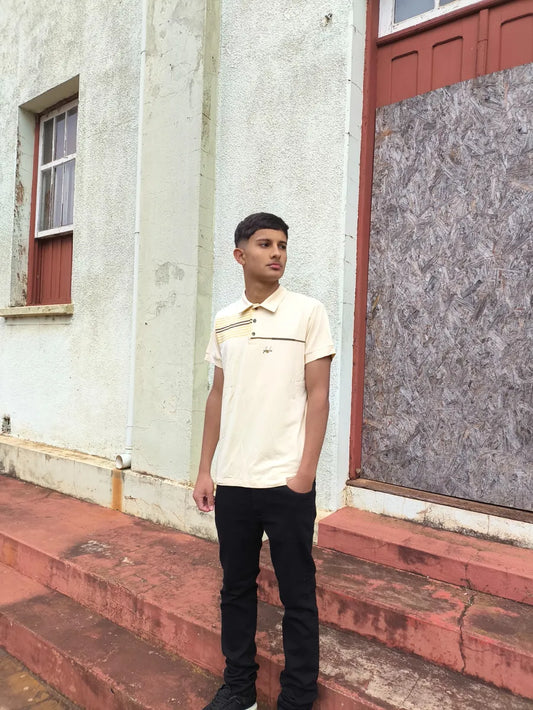 Camiseta Polo Masculina Casual com Gola Clássica e Caimento Confortável Amarela