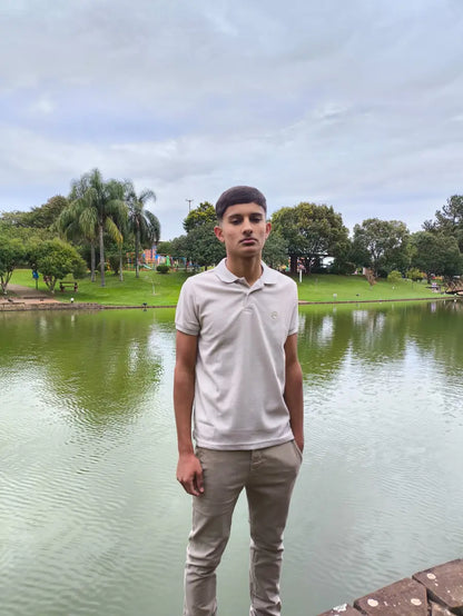 Camiseta Polo Masculina em Tecido Piquet com Caimento Confortável