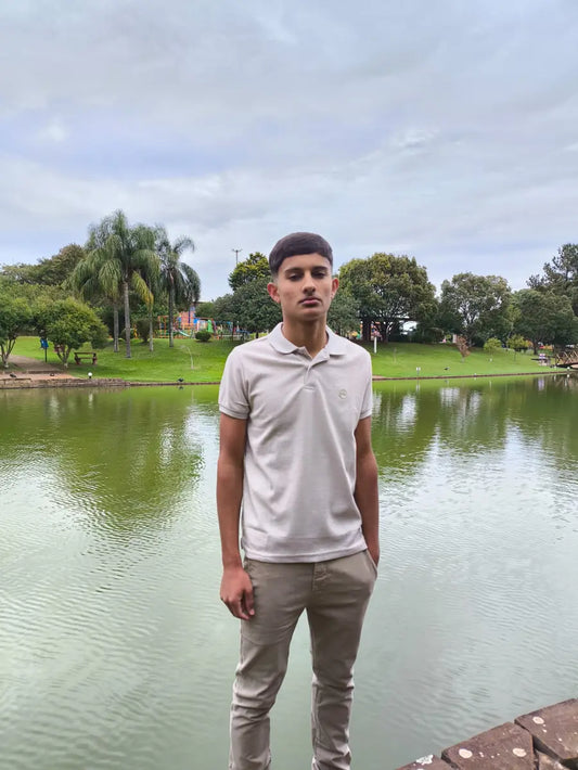 Camiseta Polo Masculina em Tecido Piquet com Caimento Confortável